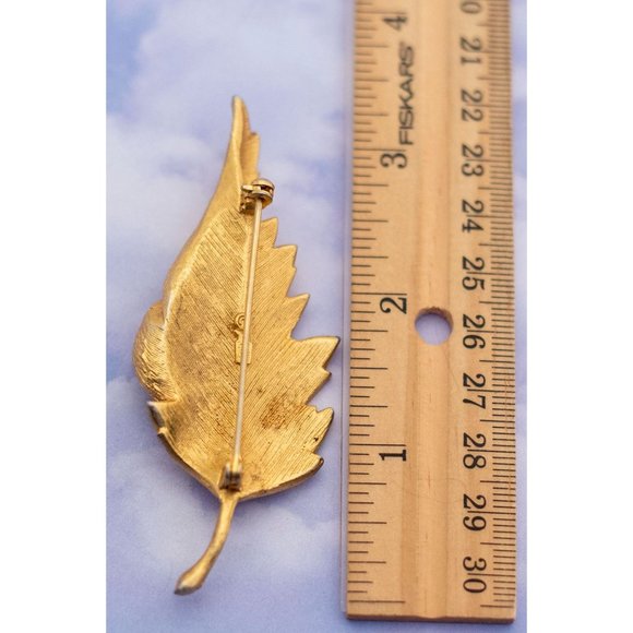 Vintage Minimalist Gold Tone Large Leaf Design Brooch by Coro - S16 - Picture 2 of 2